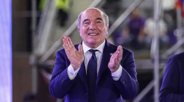 رحيل مفاجئ.. وفاة روكو كوميسو رئيس نادي فيورنتينا الإيطالي عن عمر 76 عاماً